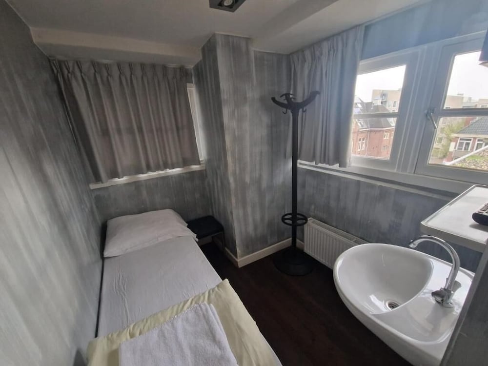 Basic Single Room photo 1
