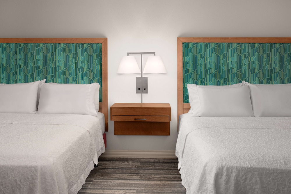 Room, 2 Queen Beds, Accessible, Bathtub photo 3