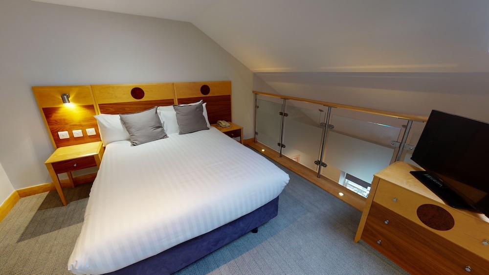 Suite, 1 Double Bed, Non Smoking (with Sofabed) - Photo 2