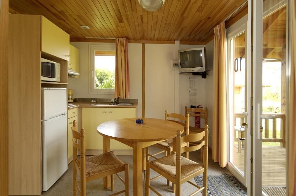 Basic Studio Suite, 2 Bedrooms