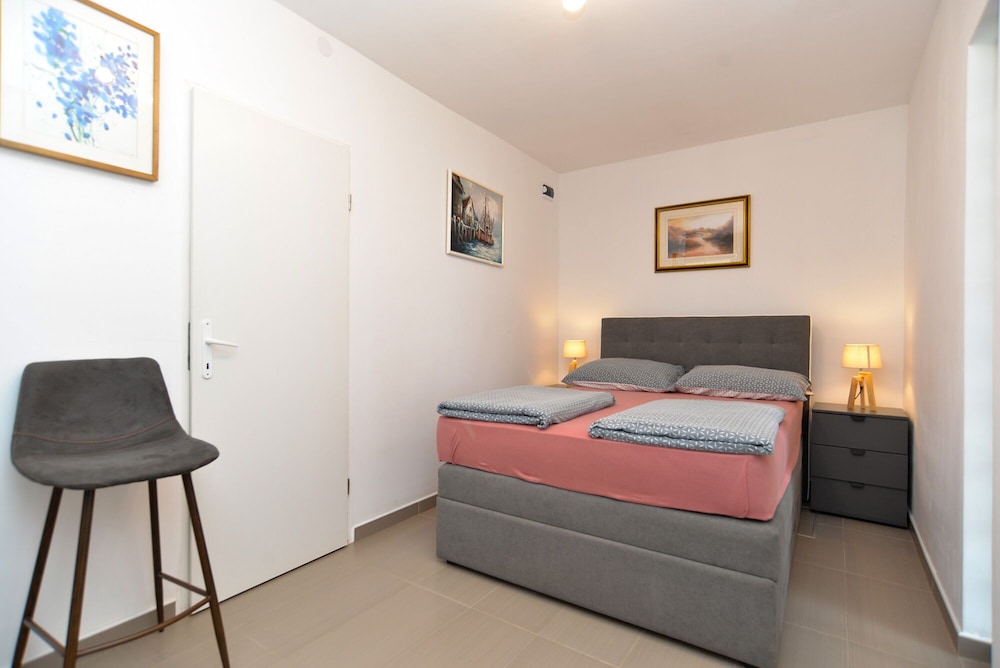 Studio, 1 Bedroom (1405/13171)
