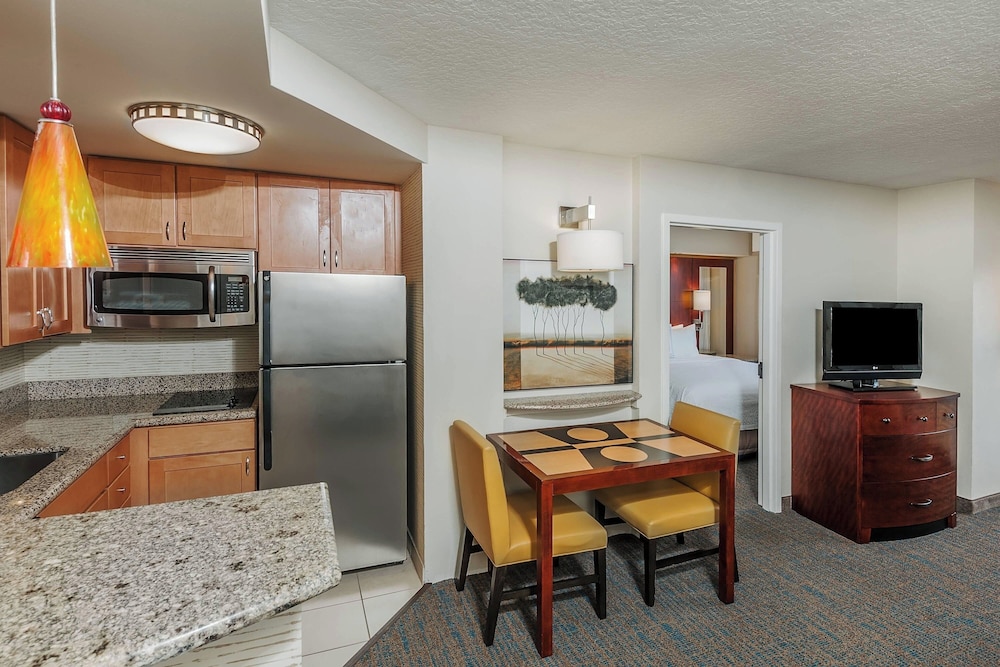 Available room thumbnail 5