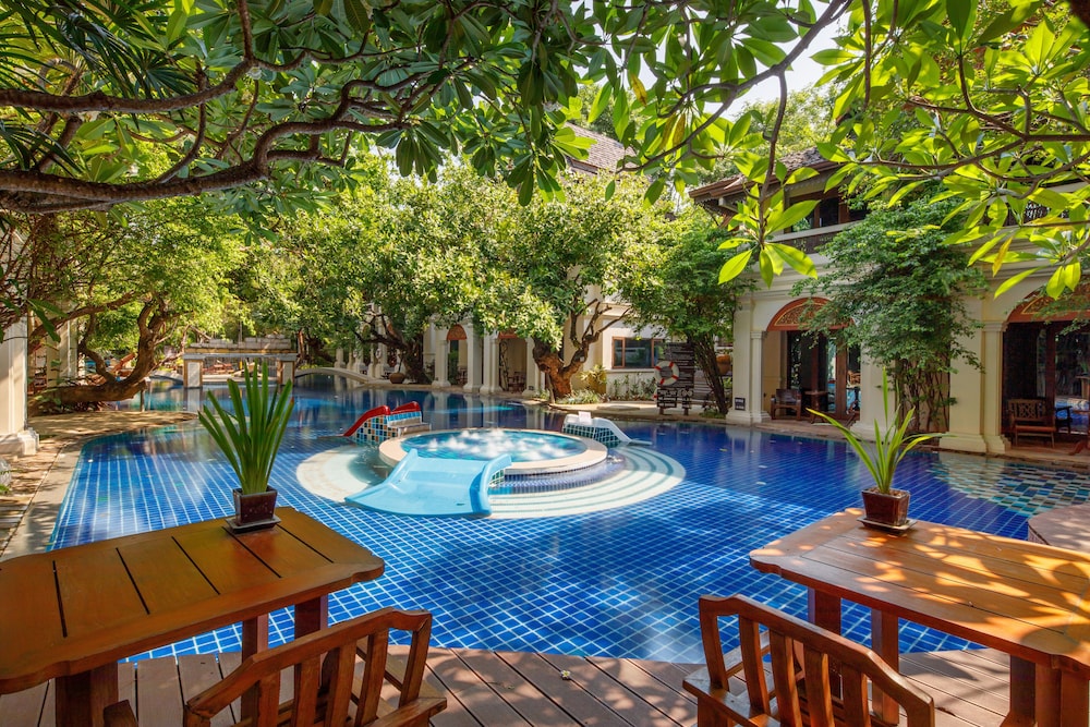 Deluxe Room, 1 King Bed, Pool Access (Lanna) - Photo 23