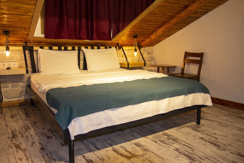 Economy Double Room (Attic) photo 2