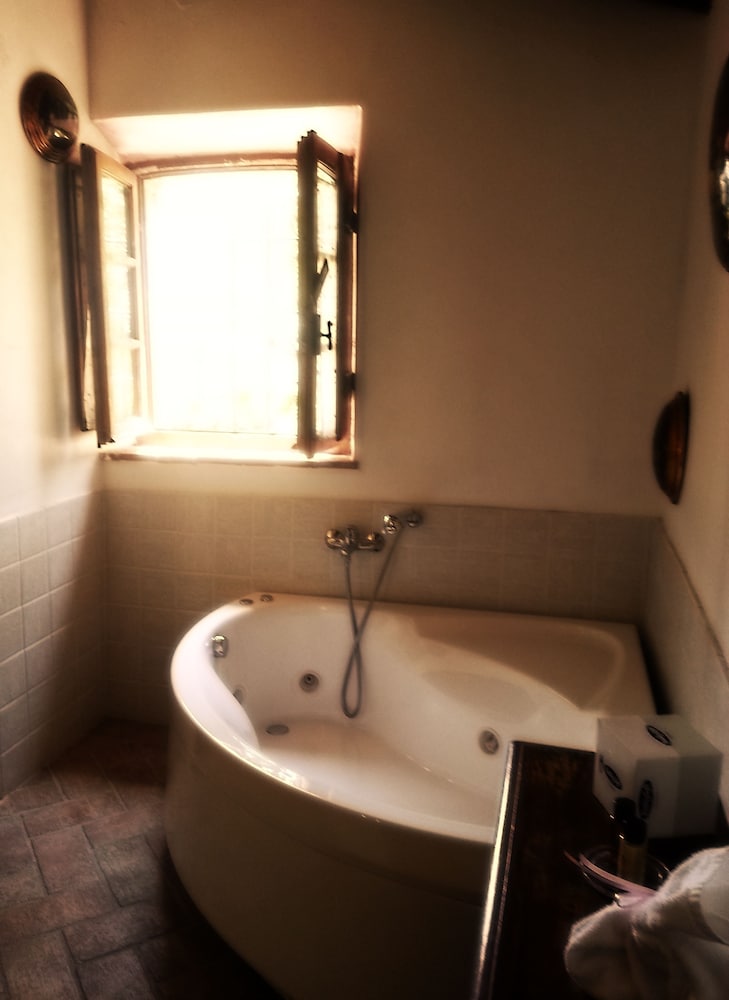 Romantic Double Room (Deluxe) photo 3