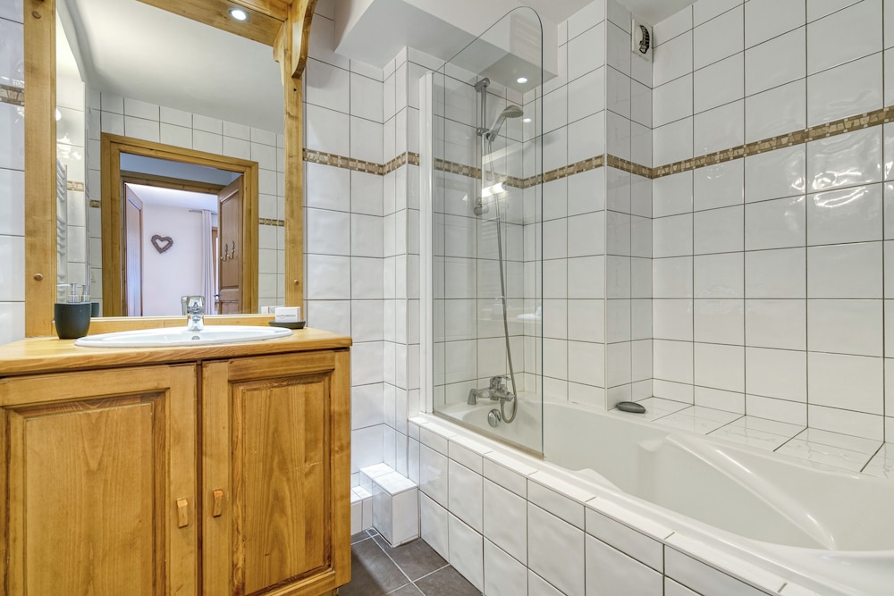Family Apartment, Multiple Bedrooms (Vallorcine Loriaz 32 Ski In Ski Out) Family Apartment, Multiple Bedrooms (Vallorcine Loriaz 32 Ski In Ski Out)