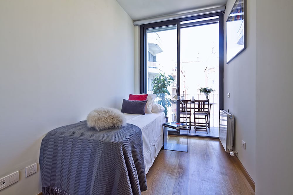 City Apartment, 3 Bedrooms, Pool Access photo 3