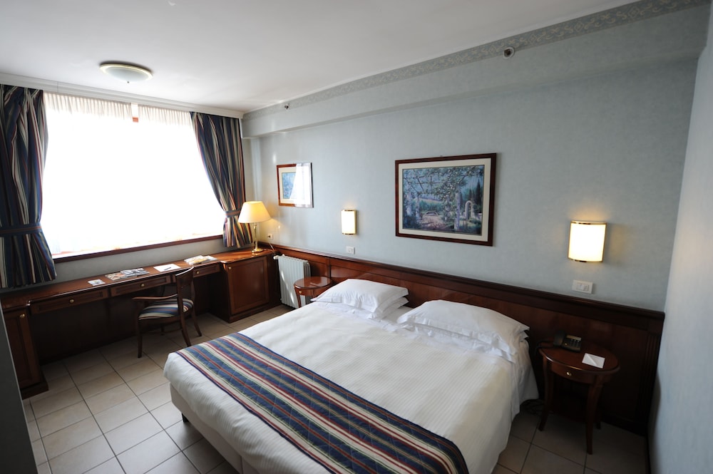 Superior Double Room Single Use photo 3