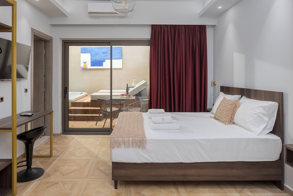 Suite with Jacuzzi photo 1