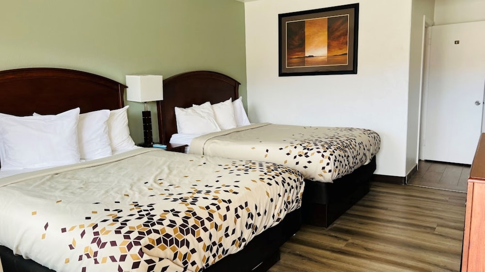 Superior Room, 2 Queen Beds, Non Smoking - Photo 8