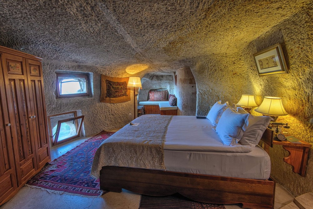 Deluxe Room - Photo 12