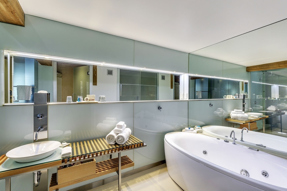Deluxe Spa Room - Photo 9