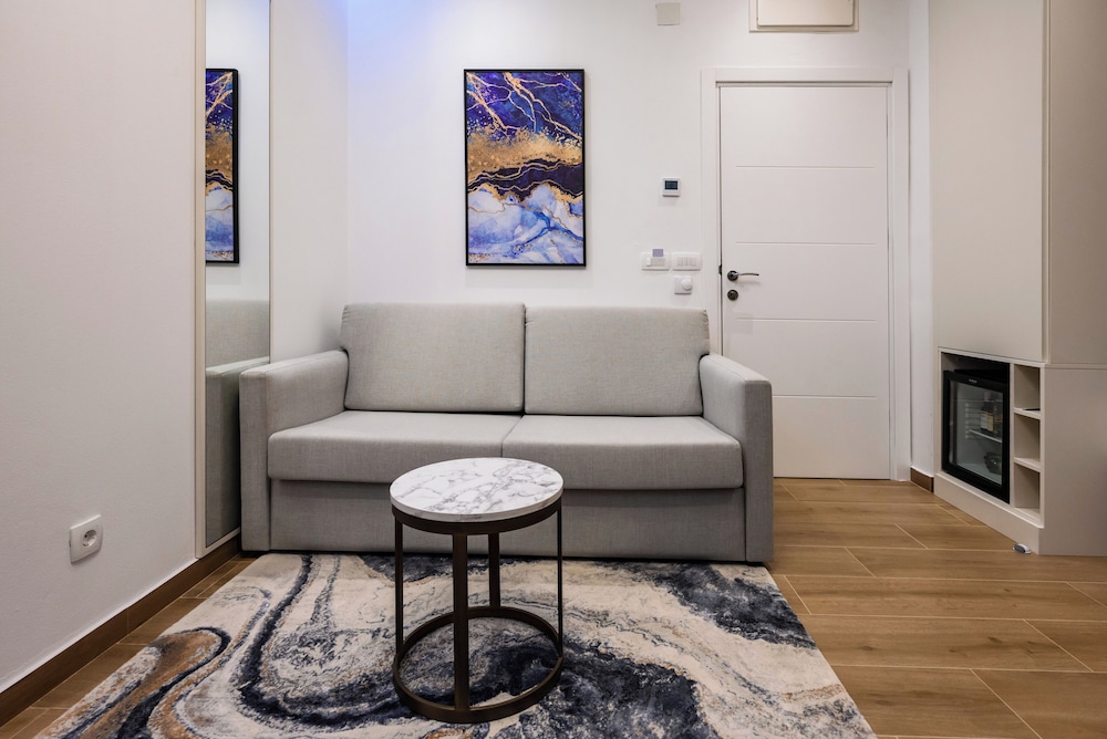 Elite Studio, 1 Queen Bed with Sofa bed, Sea View photo 2