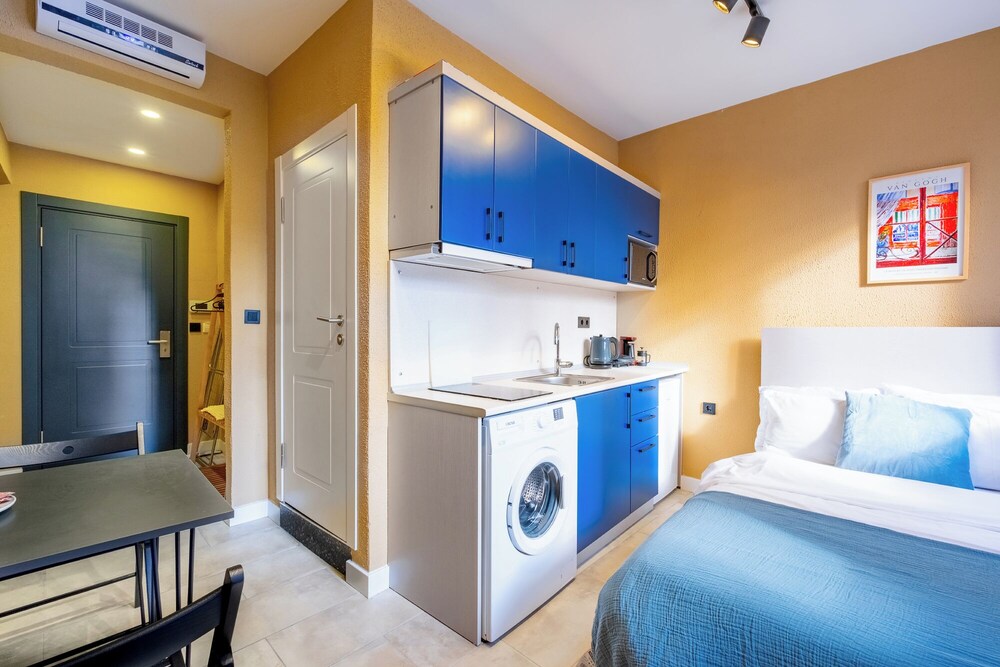 Paris Suite photo 3