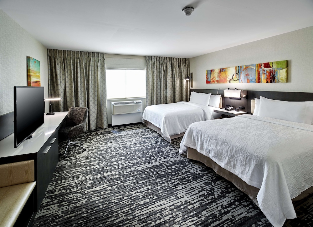 Room, 2 Queen Beds, Accessible (Mobility & Hearing, Roll-In Shower)
