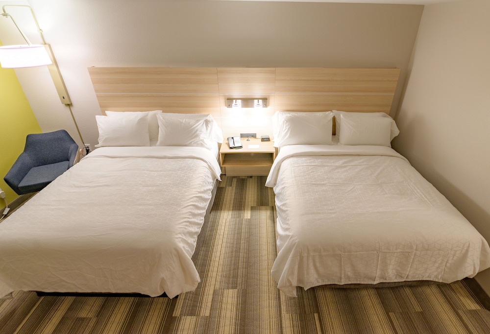 Suite, 2 Queen Beds, Accessible (Mobility Access Tub) - Photo 2