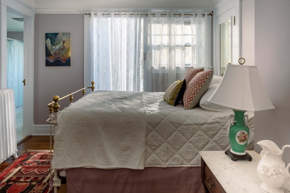 Mansion Room 3 photo 2