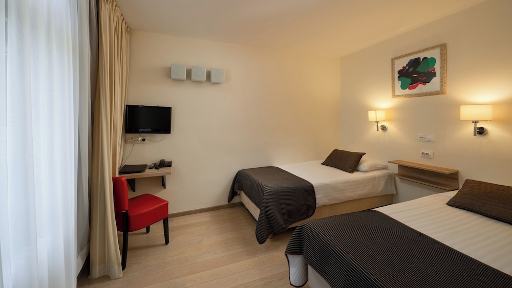 Standard Double Room, Park Side photo 2