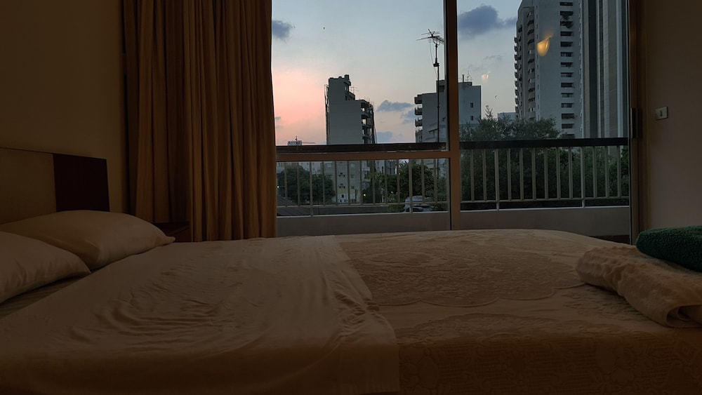 City Suite, Partial Sea View