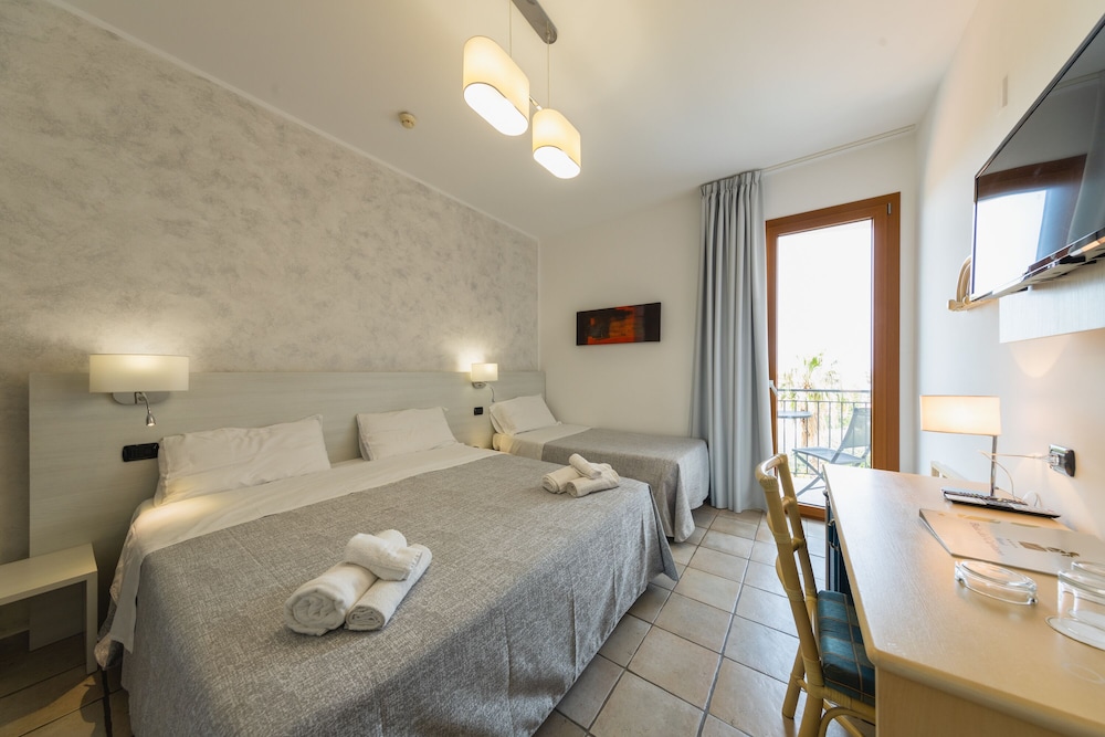 Superior Triple Room, Balcony, Sea View