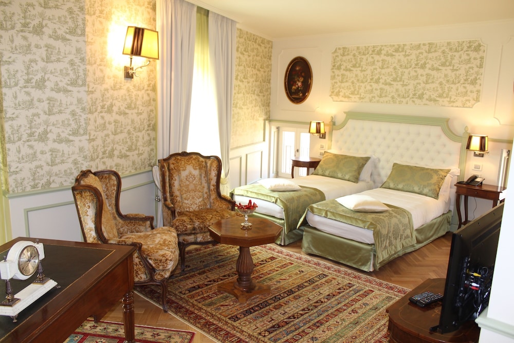 Deluxe Double or Twin Room photo 1