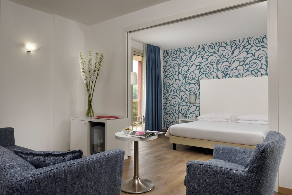 Superior Double Room, Balcony, City View photo 2