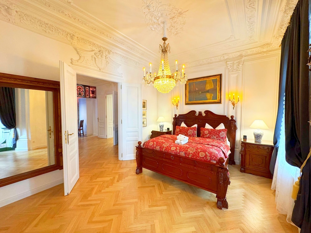 Deluxe Apartment