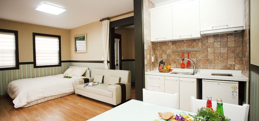 Studio, Kitchenette (201) photo 3
