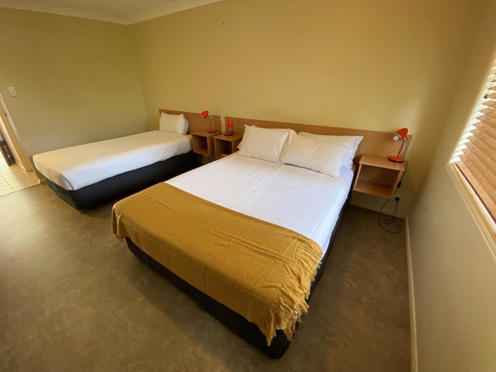 Deluxe Queen & Single Room (Pet Friendly)