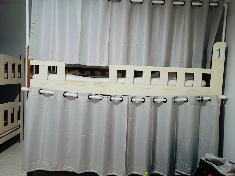 Basic Shared Dormitory, Mixed Dorm, Non Smoking