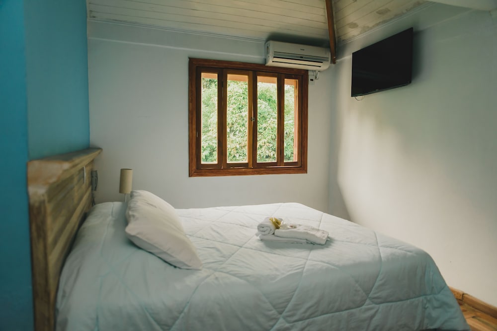 H3 Quarto amplo 2 camas de solteiro