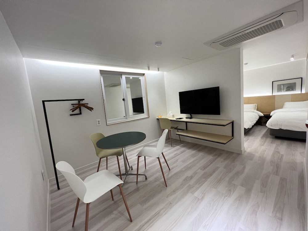 Twin Room - Photo 4
