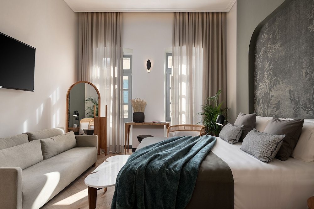 Honeymoon Double Room, Hot Tub, City View