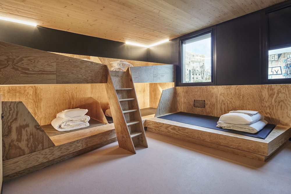 Private Ensuite Bedroom for 5 people - Photo 6
