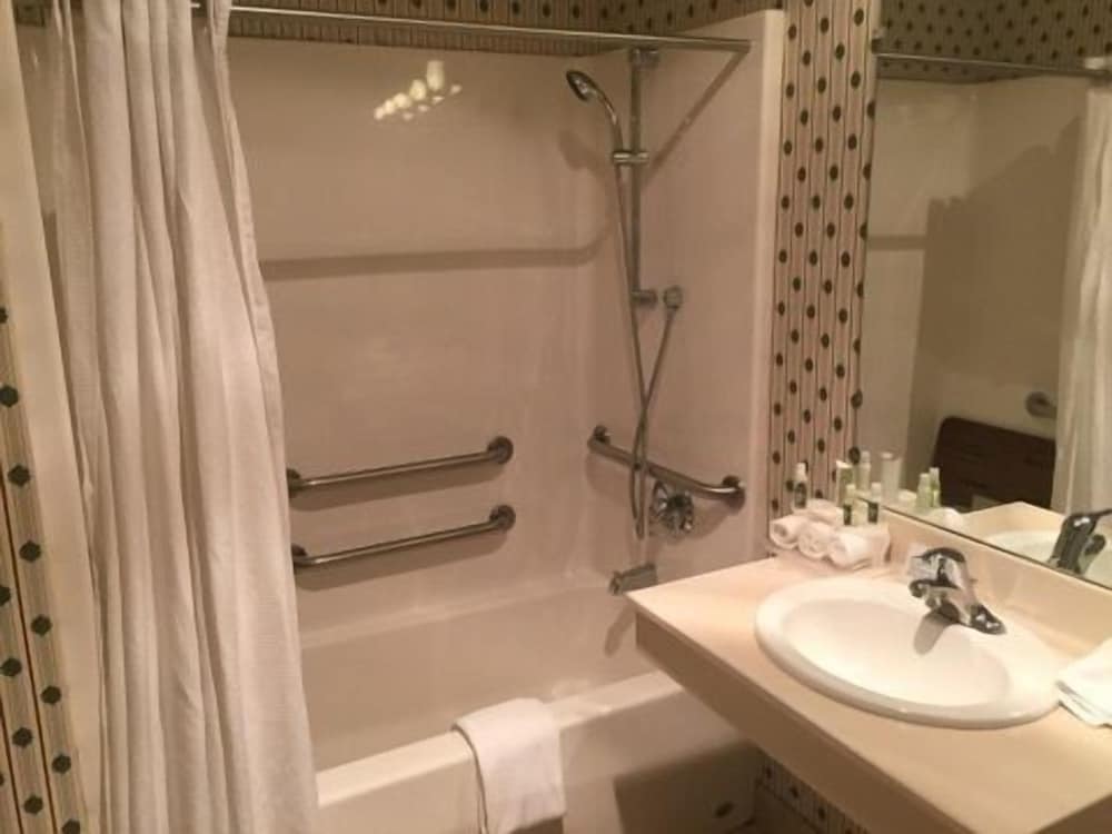 Evergreen Inn & Suites, 写真 3