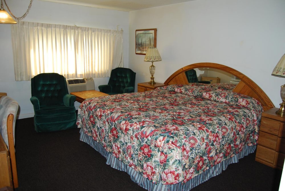 Standard Room, 1 King Bed, Non Smoking - Photo 2