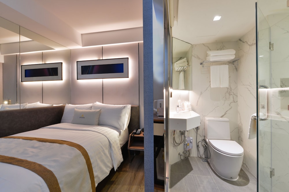 Superior Room, 1 Queen Bed photo 3