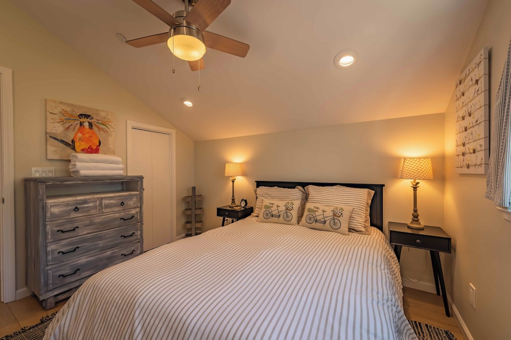 Apartment, 2 Queen Beds, Hot Tub (Hidden Acre - Bird House) photo 2