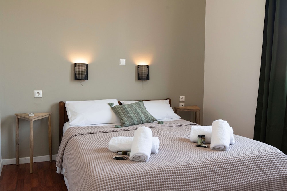 Classic Apartment, 2 Bedrooms, City View