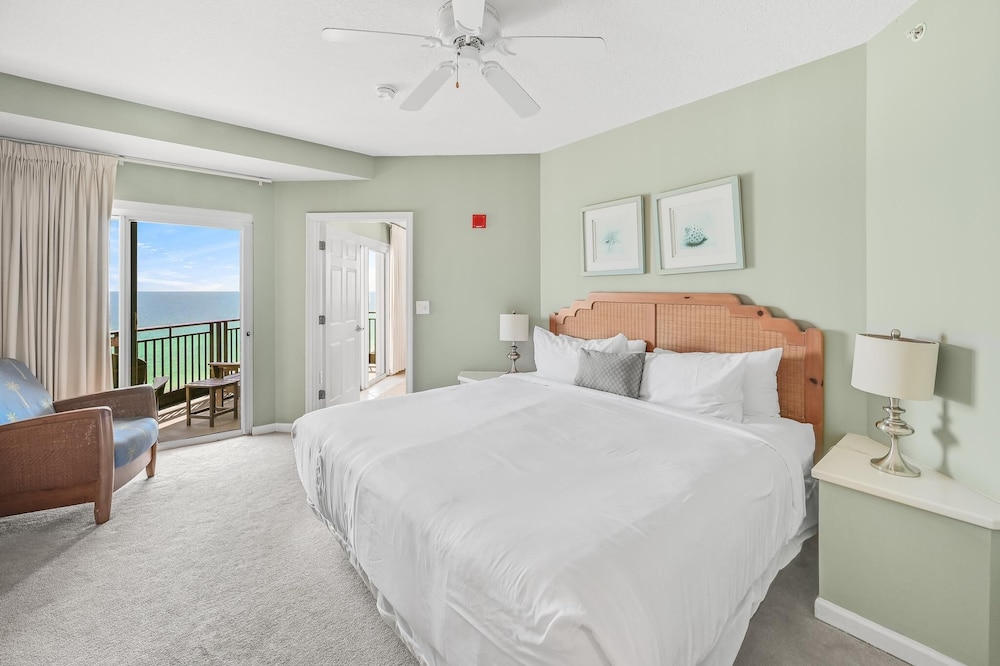 Condo, 1 King Bed With Sofa Bed (Westwinds 4821) photo 1