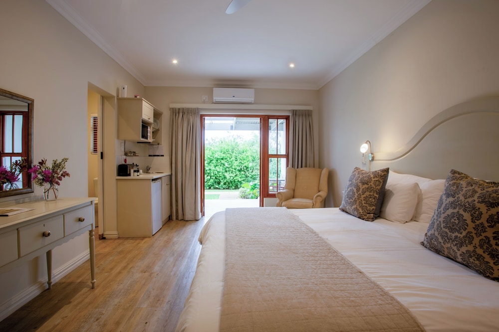 Junior Double or Twin Room photo 1