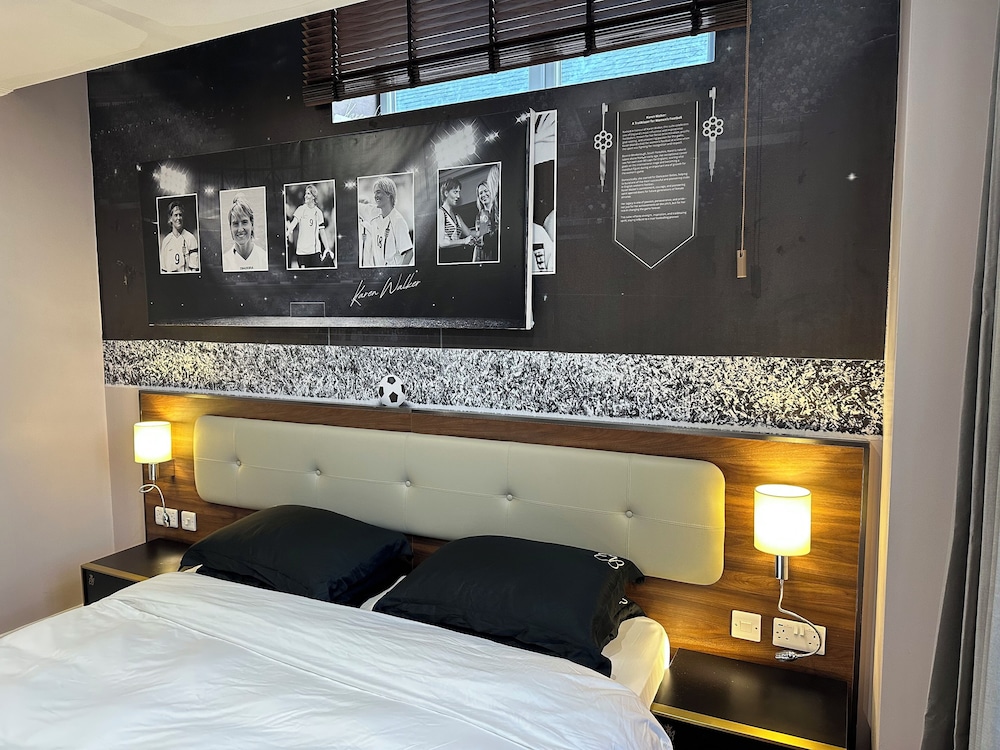 Luxury Suite, 1 King Bed, Non Smoking, Ensuite photo 2