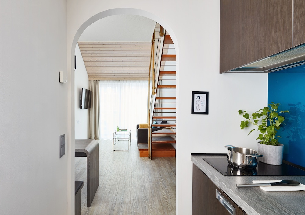 Business Duplex - Photo 2