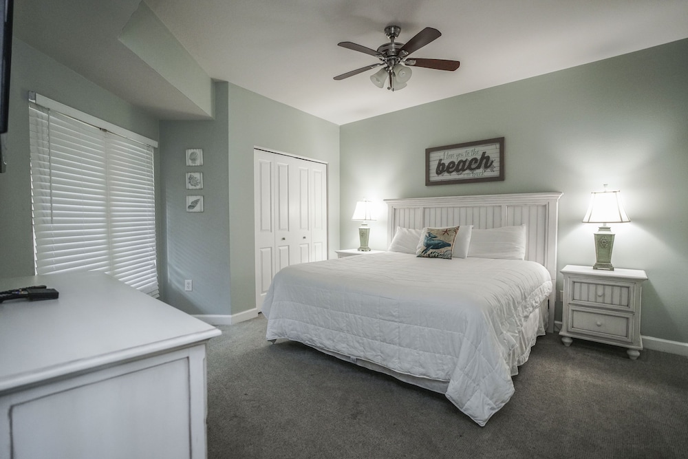 Condo, 2 Bedrooms, Beach View (929)