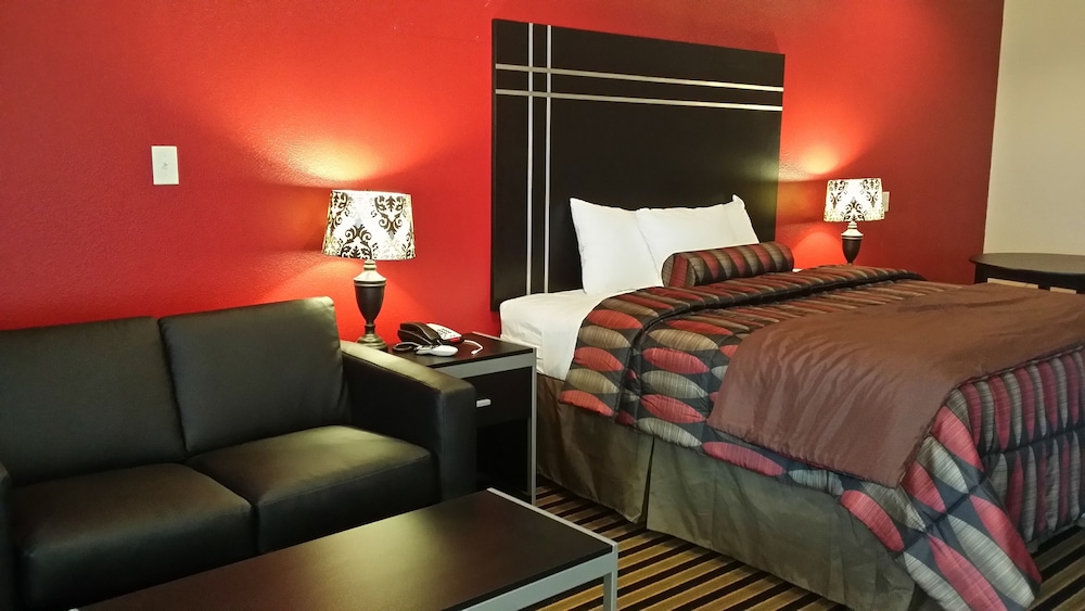 Basic Single Room, 1 King Bed, Handicap Accessible photo 1