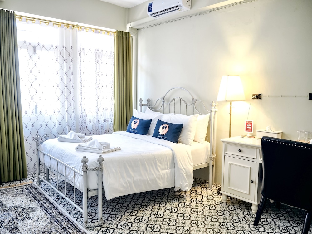 Deluxe Double Room, 1 Queen Bed, Non Smoking, City View photo 3