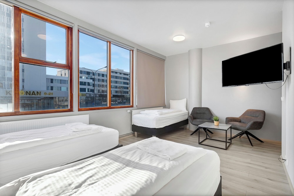 Studio, Multiple Beds - Three Adults - Photo 21