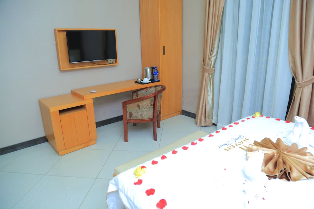 Deluxe Single Room, 1 Queen Bed, Balcony, City View photo 1