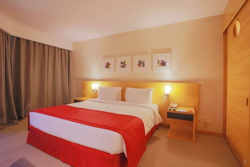 Luxury room, 1 King bed - Photo 4