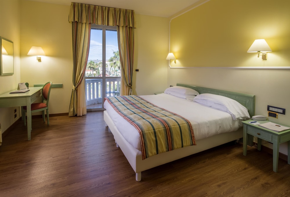 Junior Suite, 1 King Bed - Photo 6
